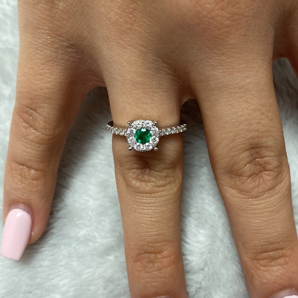 BN Real Colombian Emeral and Diamond Ring - Picture 4 of 14